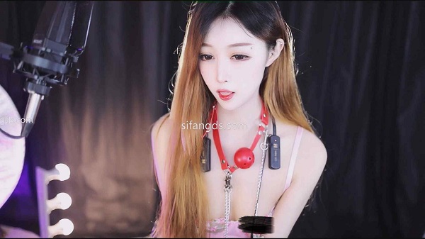 网易CC 小初 尺度直播道具表演2V【31分2.13G】